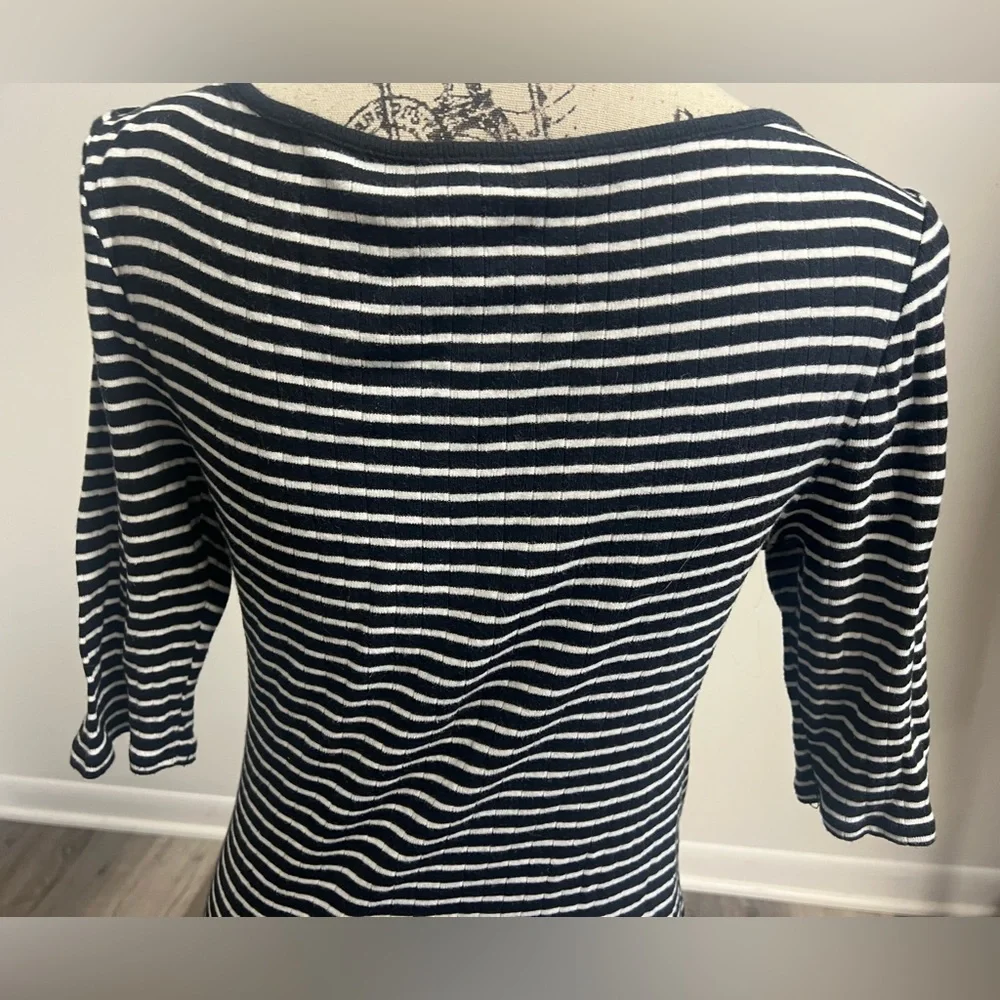 3/4 Length Sleeve Shirt! - Picture 4 of 15